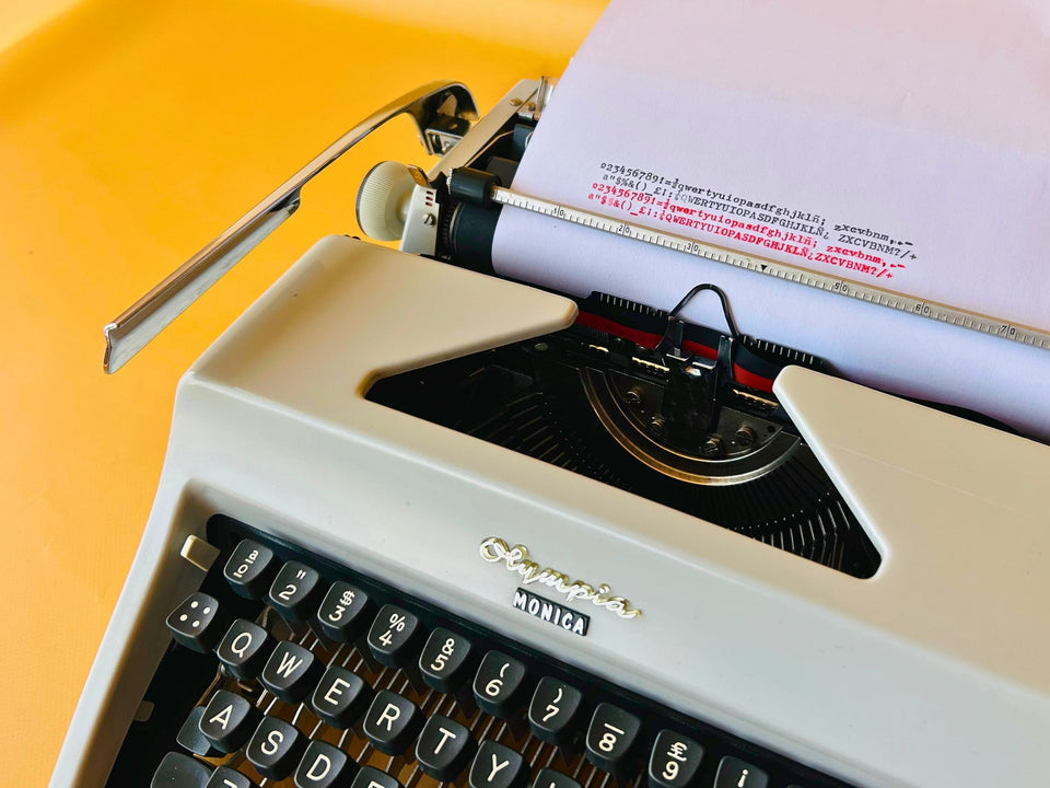 Olympia Monica | 1969 West German Icon | SM8 Mechanical Chassis with Leather Case