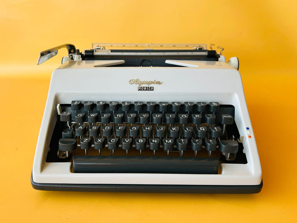 Olympia Monica | 1969 West German Icon | SM8 Mechanical Chassis with Leather Case