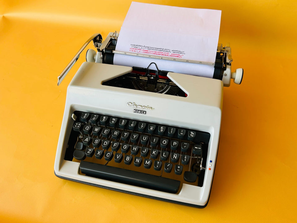 Olympia Monica | 1969 West German Icon | SM8 Mechanical Chassis with Leather Case