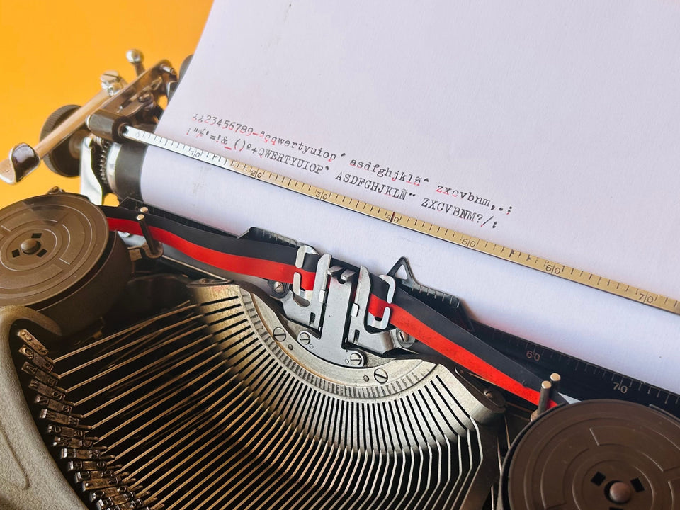 Crisp black and red type sample produced by this professionally revised Wanderer-Werke Continental Klein (SN: R248110)