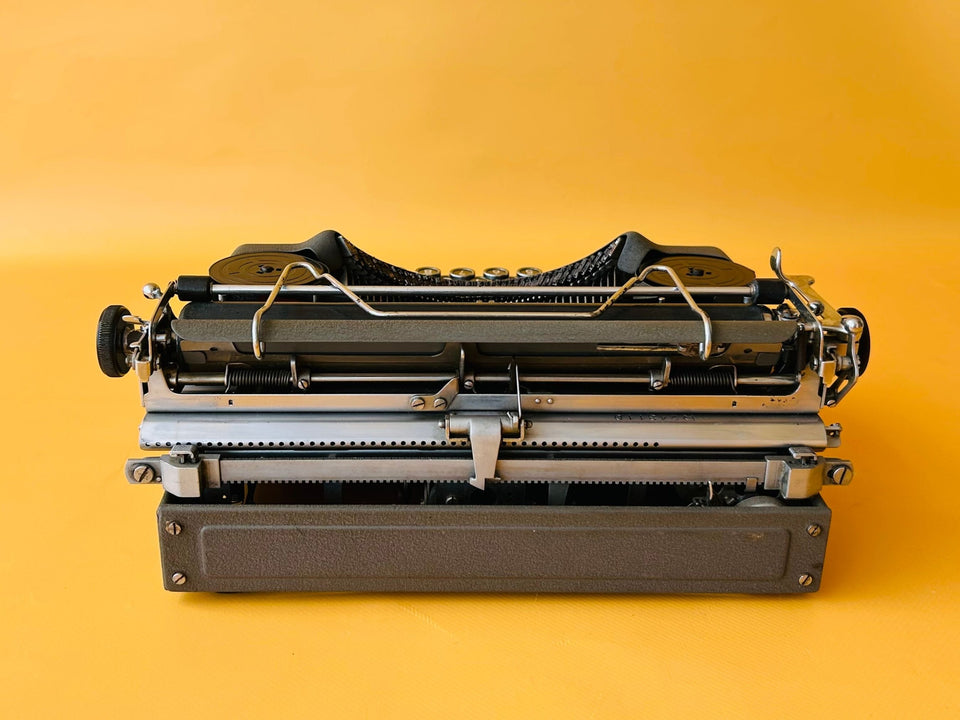 Vintage Continental Klein 1930s Typewriter | Fully Working QWERTY Manual | German Engineering Black (Copy)
