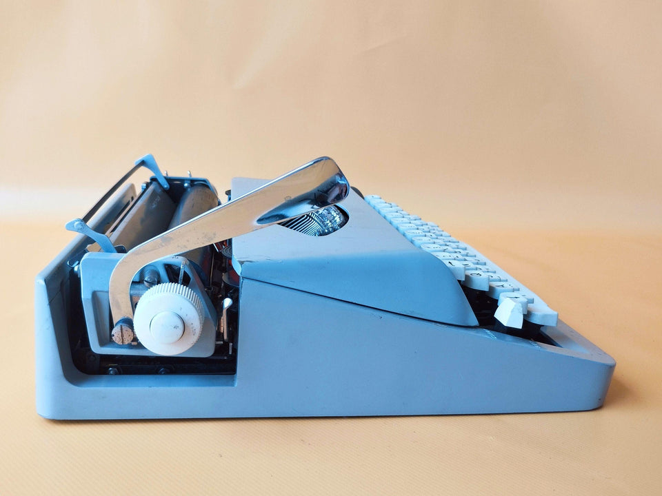 Royal Roytab Typewriter – 1970s Gray Manual Collectible Typewriter