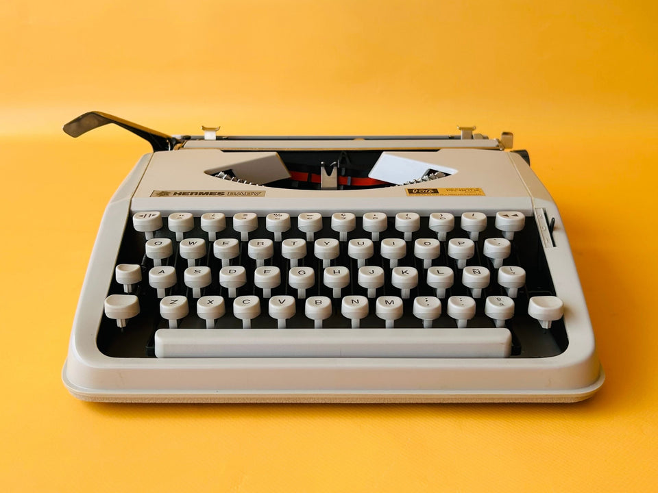 Working White Hermes Baby Typewriter | Swiss Ultra-Portable Typewriter with Case (Copy)