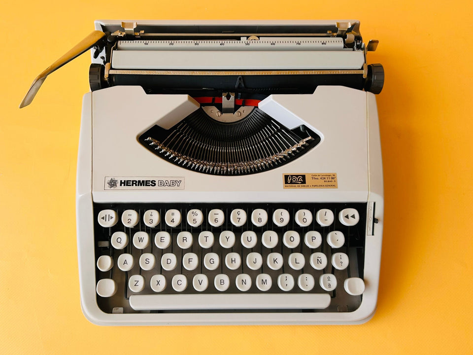 Working White Hermes Baby Typewriter | Swiss Ultra-Portable Typewriter with Case (Copy)
