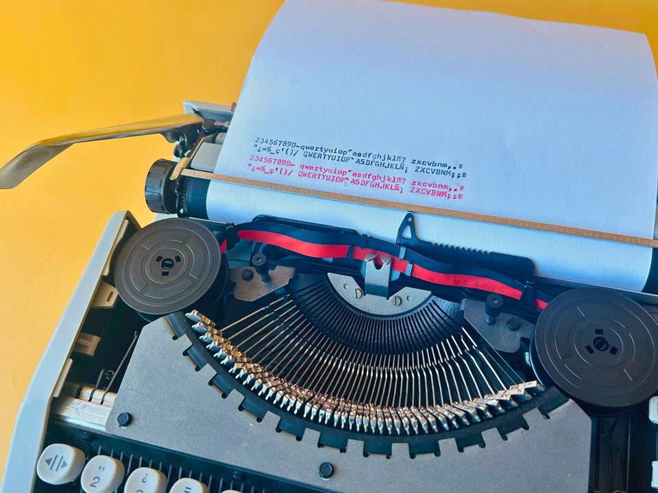 Working White Hermes Baby Typewriter | Swiss Ultra-Portable Typewriter with Case (Copy)