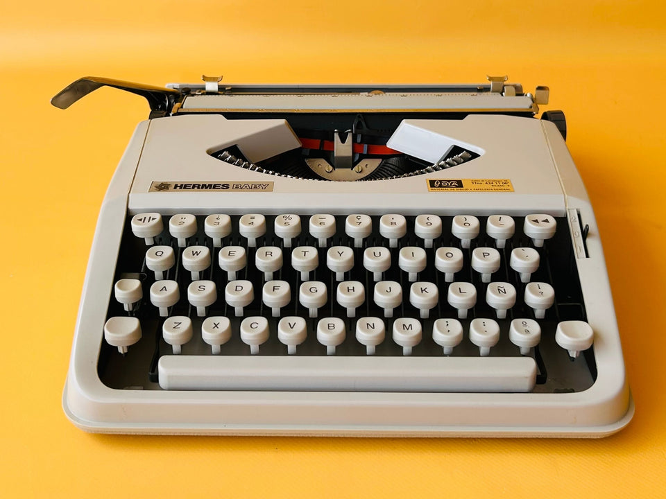 Working White Hermes Baby Typewriter | Swiss Ultra-Portable Typewriter with Case (Copy)