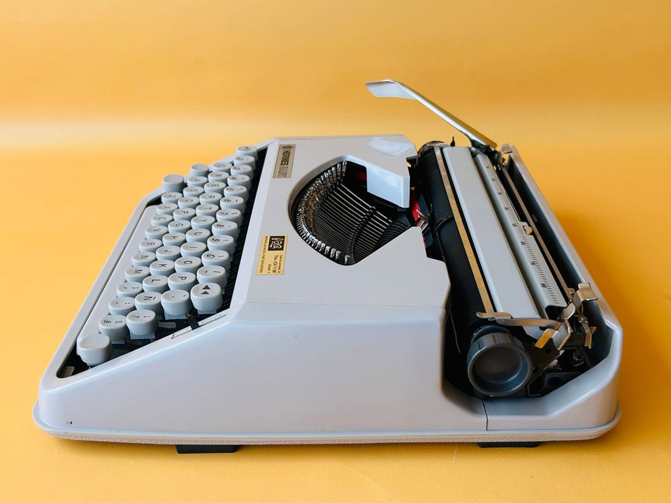 Working White Hermes Baby Typewriter | Swiss Ultra-Portable Typewriter with Case (Copy)