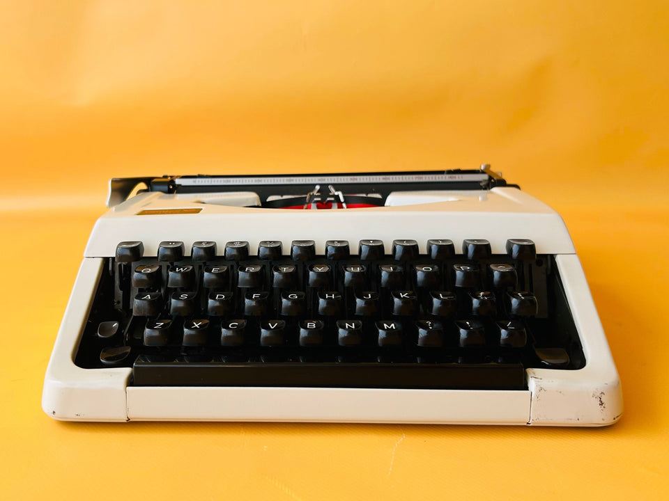 Working Vendex 100 Typewriter with Case | White & Black Portable with Case