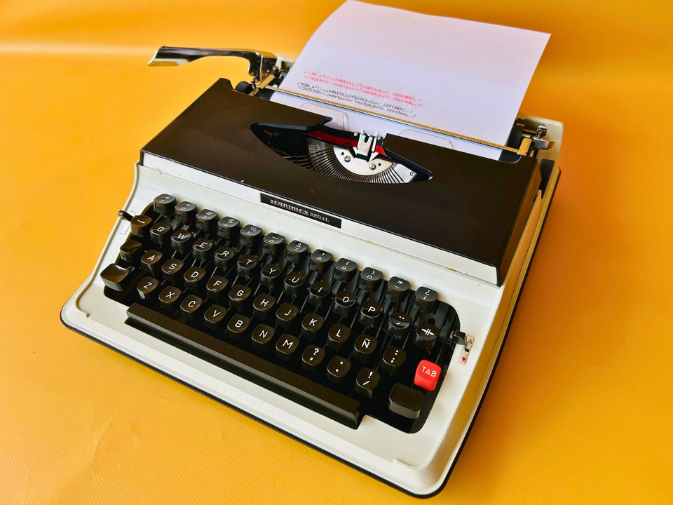 Working 1978 Hanimex Regal Typewriter | Black & White Portable