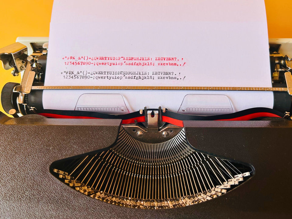 Working 1978 Hanimex Regal Typewriter | Black & White Portable