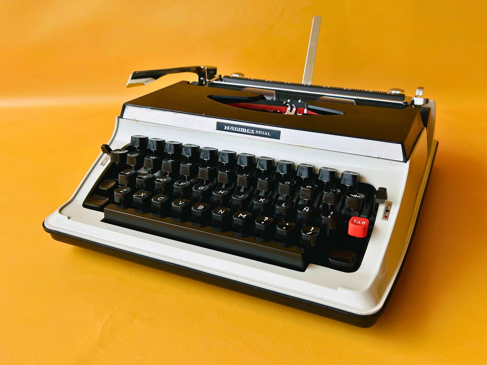 Working 1978 Hanimex Regal Typewriter | Black & White Portable