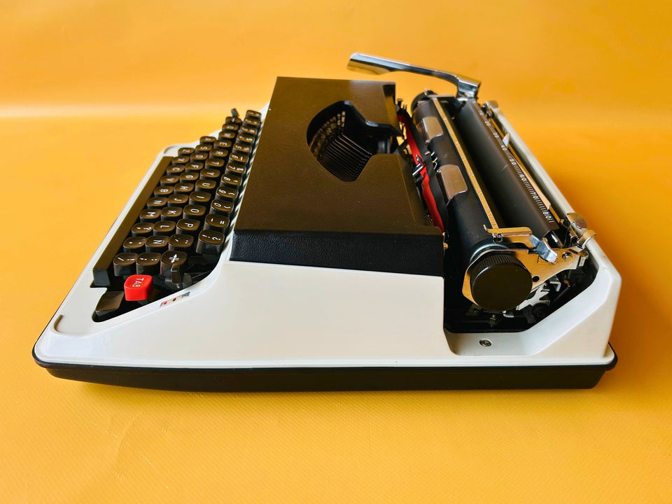 Working 1978 Hanimex Regal Typewriter | Black & White Portable