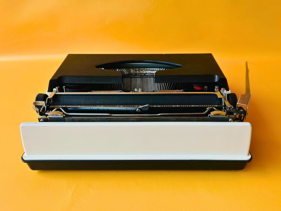 Working 1978 Hanimex Regal Typewriter | Black & White Portable