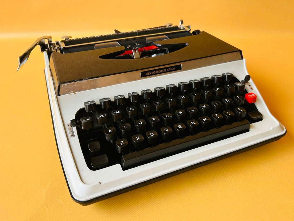 Working 1978 Hanimex Regal Typewriter | Black & White Portable