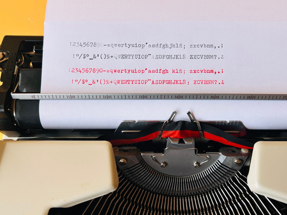Working Brother Deluxe 250 TR Typewriter | White & Black | Case
