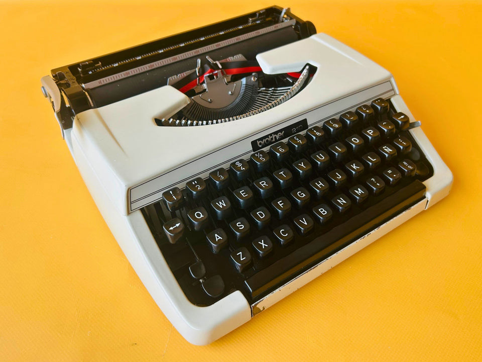 Working Brother 210 Typewriter | White 1970s Japanese Portable