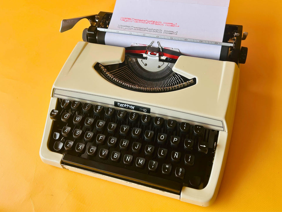 Working Brother 210 Typewriter | White 1970s Japanese Portable