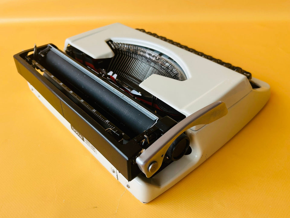 Working Brother 210 Typewriter | White 1970s Japanese Portable