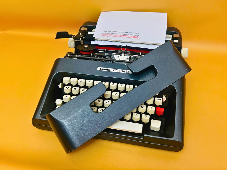 Olivetti Lettera 35 | Matte Black | The "Executive Stealth" Writing Engine