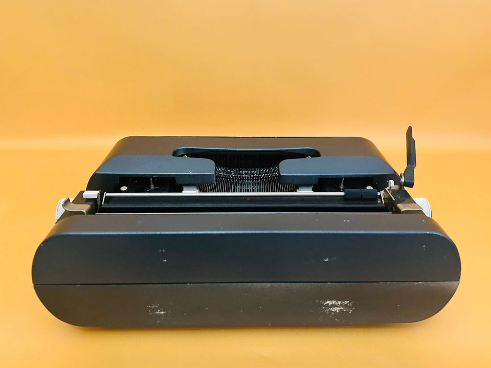 Olivetti Lettera 35 | Matte Black | The "Executive Stealth" Writing Engine