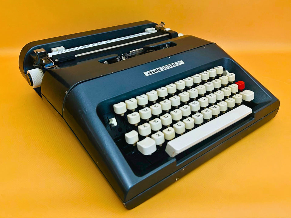 Olivetti Lettera 35 | Matte Black | The "Executive Stealth" Writing Engine