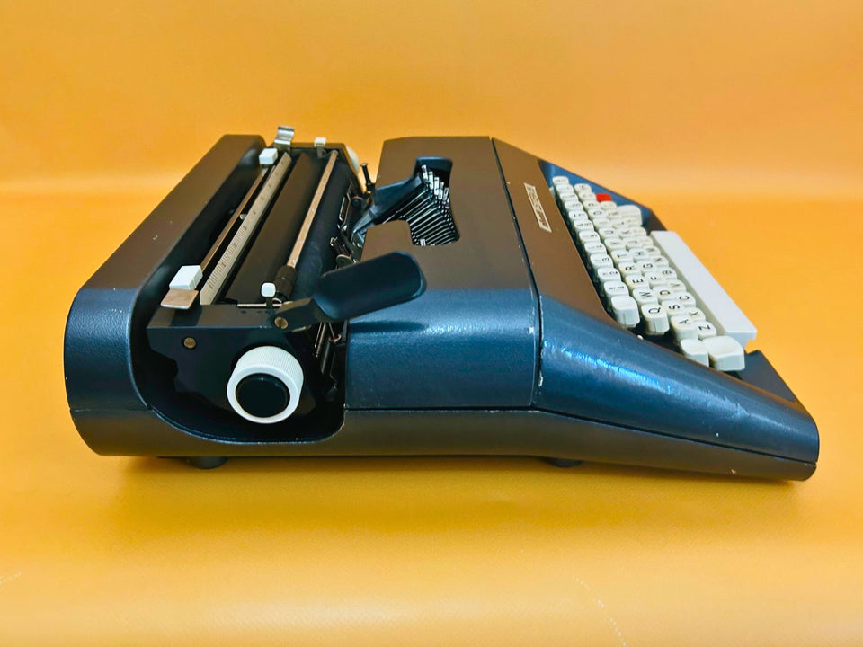 Olivetti Lettera 35 | Matte Black | The "Executive Stealth" Writing Engine