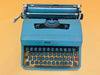Detailed shot of the QZERTY keyboard on a Lettera 32 showing the Italian layout and original square teal keycaps.