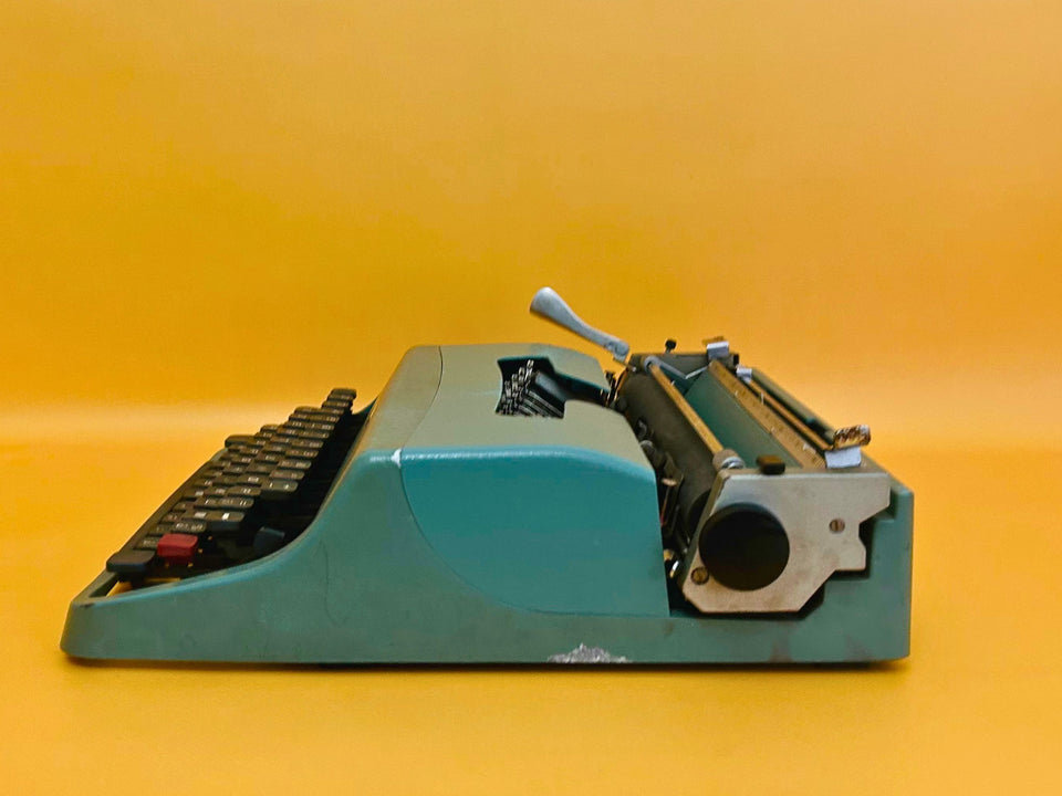Working Olivetti Lettera 32 Typewriter | Teal Blue | QZERTY
