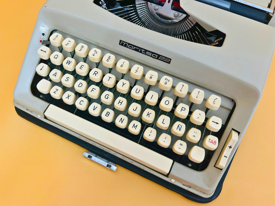 Maritsa 22 | Arctic White | The Eastern Bloc Design Icon