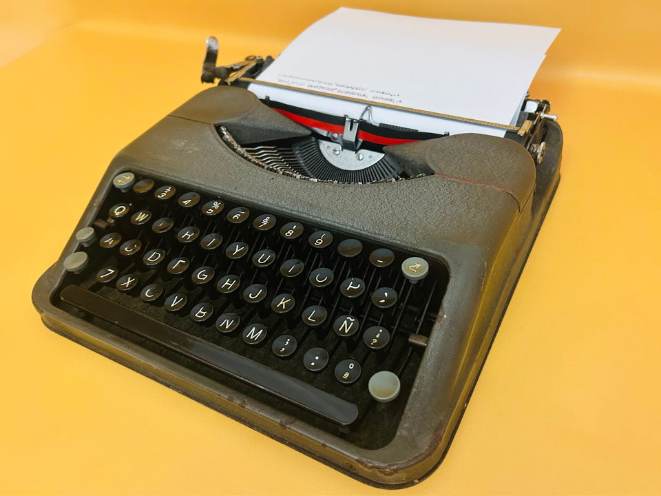 Working Hermes Baby Metal Typewriter | 1960s Swiss QWERTY with metal Case