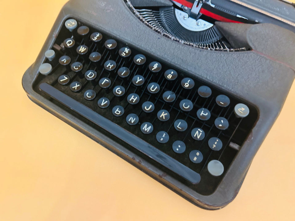 Working Hermes Baby Metal Typewriter | 1960s Swiss QWERTY with metal Case