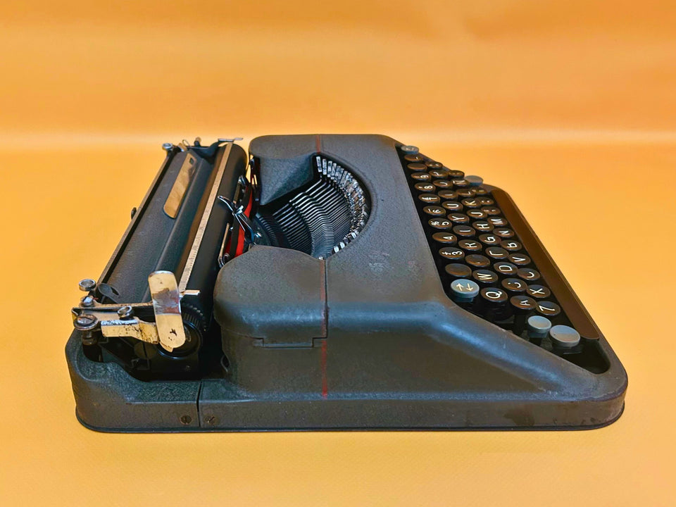 Working Hermes Baby Metal Typewriter | 1960s Swiss QWERTY with metal Case