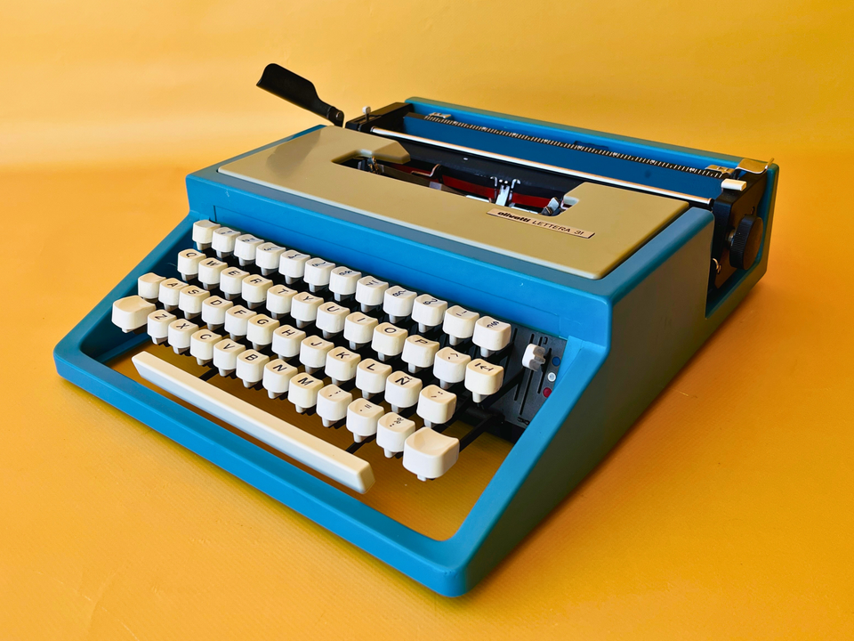 Olivetti Lettera 31 | Mediterranean Blue | Complete with Original Olivetti Bag