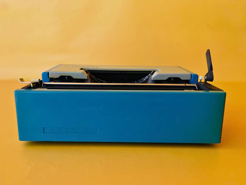 Olivetti Lettera 31 | Mediterranean Blue | Complete with Original Olivetti Bag