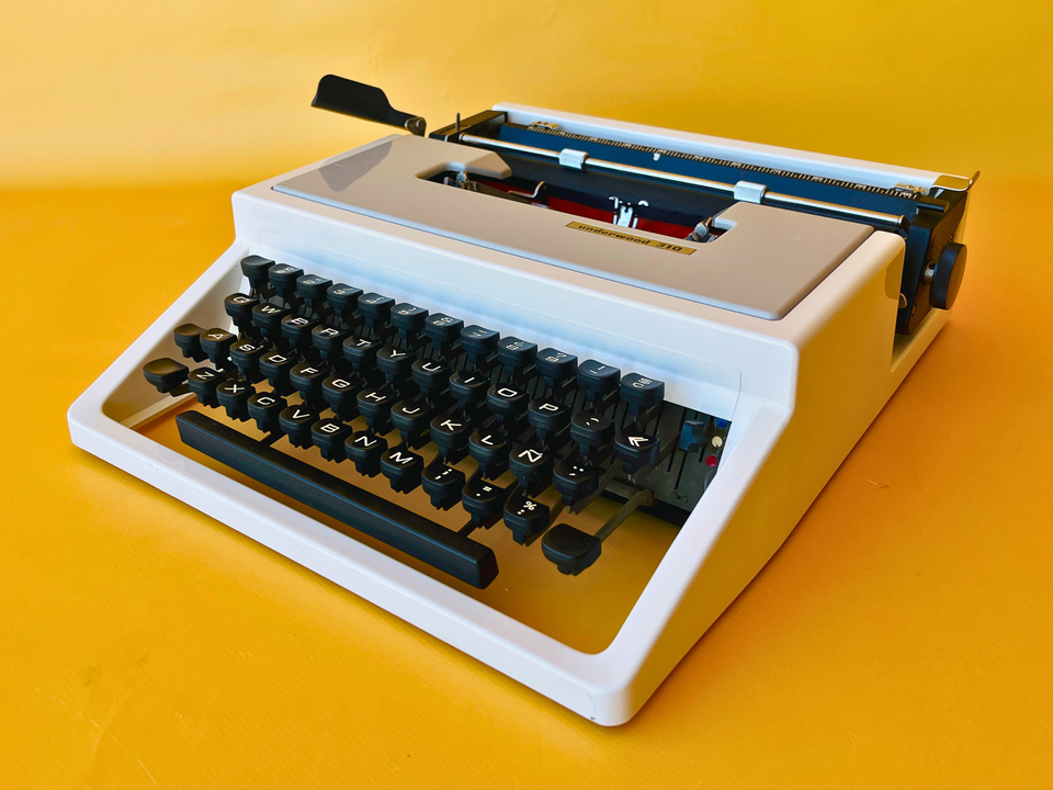 Working Typewriter Underwood 310 Gray and White with Case