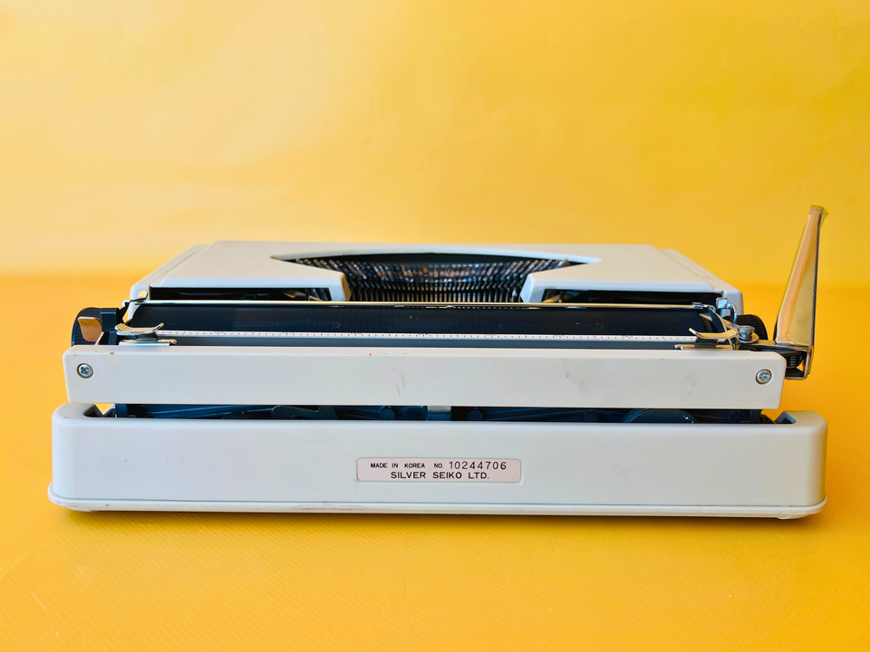Silver Reed SR 10 | Arctic White | The Minimalist Professional Workhorse