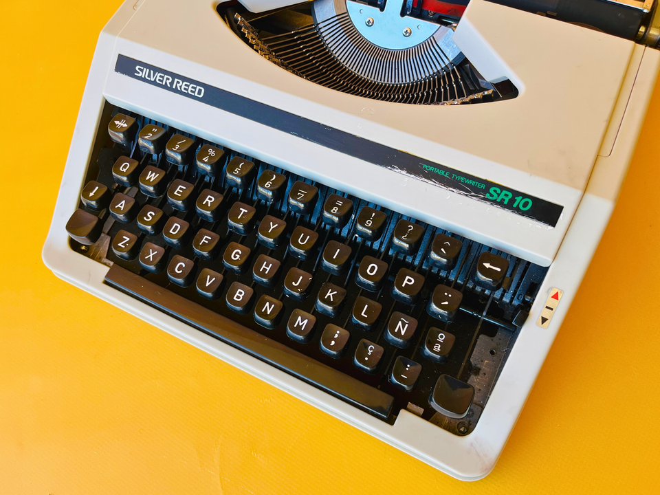 Silver Reed SR 10 | Arctic White | The Minimalist Professional Workhorse