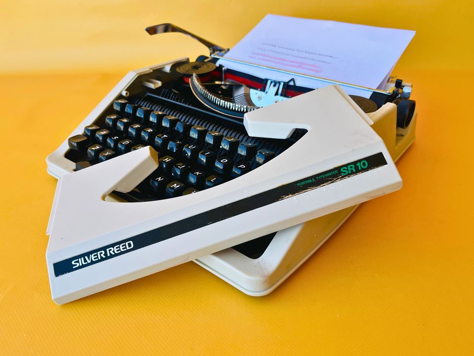 Silver Reed SR 10 | Arctic White | The Minimalist Professional Workhorse