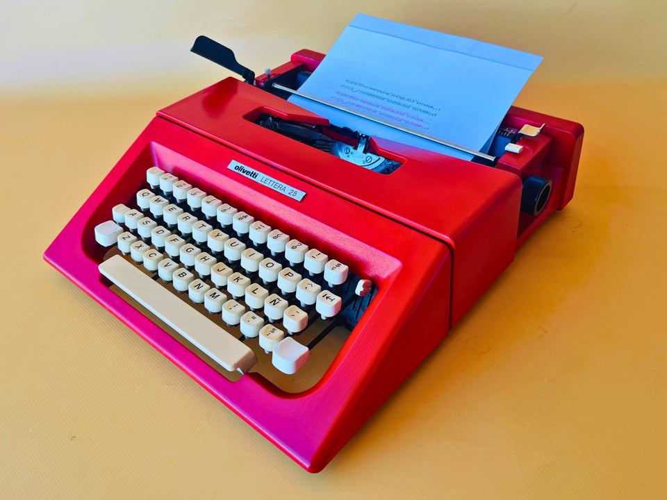 Olivetti Lettera 25 | Fire Engine Red | Pristine Time-Capsule Set with Original Bag