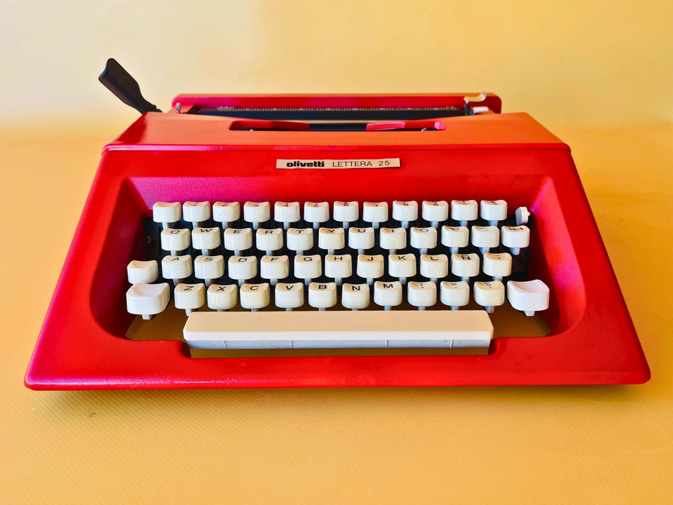 Olivetti Lettera 25 | Fire Engine Red | Pristine Time-Capsule Set with Original Bag