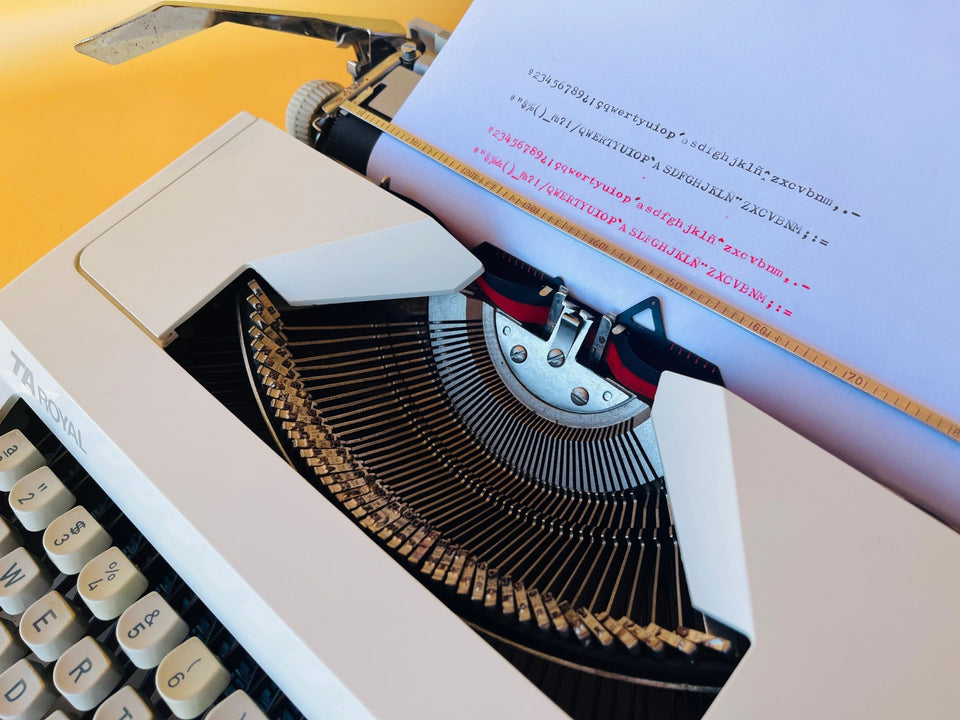 Royal Contessa 2 de Luxe | Arctic White | Sleek Late-70s European Portable