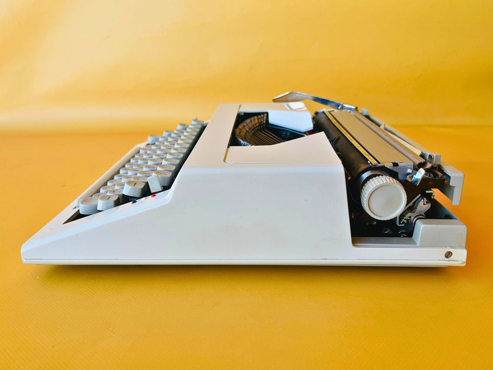 Royal Contessa 2 de Luxe | Arctic White | Sleek Late-70s European Portable