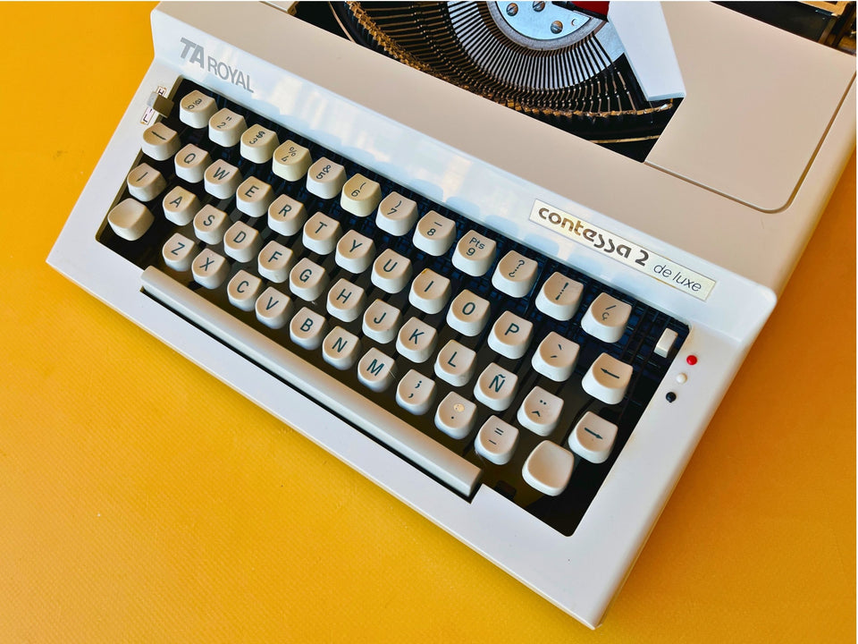 Royal Contessa 2 de Luxe | Arctic White | Sleek Late-70s European Portable