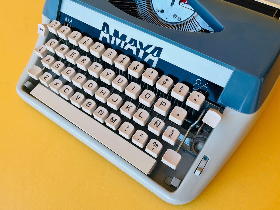Working Amaya 86 Typewriter | Sleek Black & Grey 1980s Design