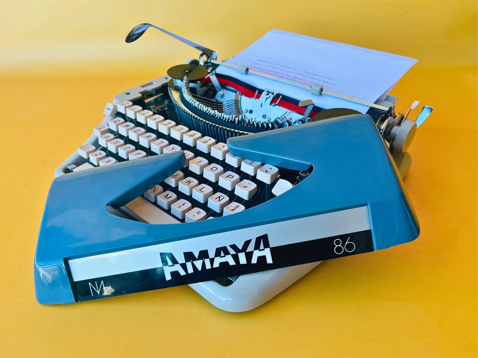 Working Amaya 86 Typewriter | Sleek Black & Grey 1980s Design