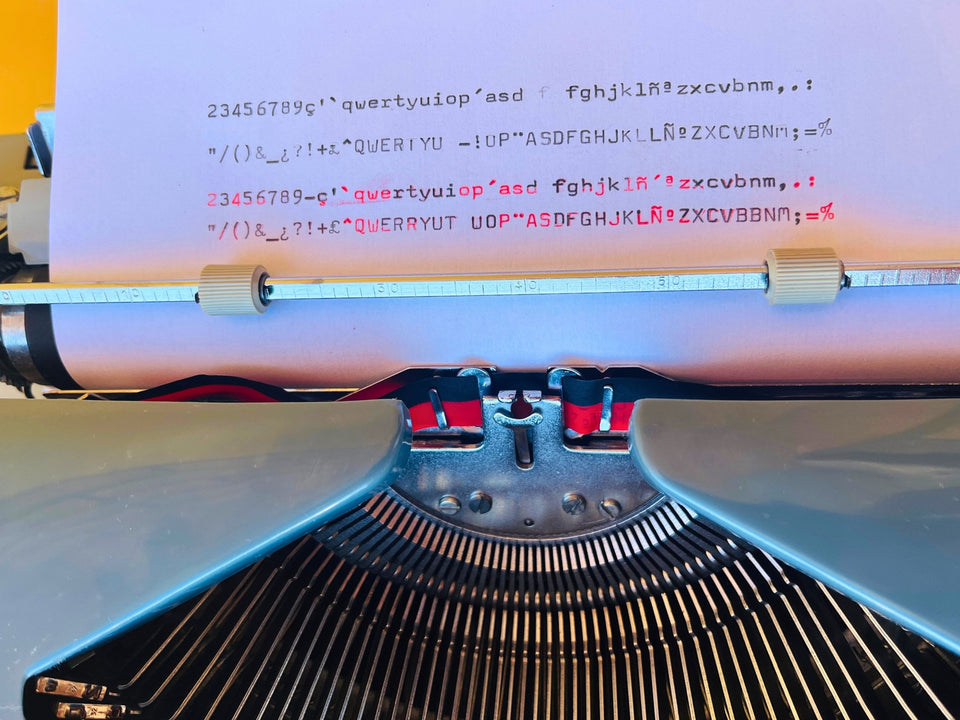 Side profile highlighting the pristine, unscuffed gloss finish of the two-tone plastic body panels on this fully serviced typewriter.