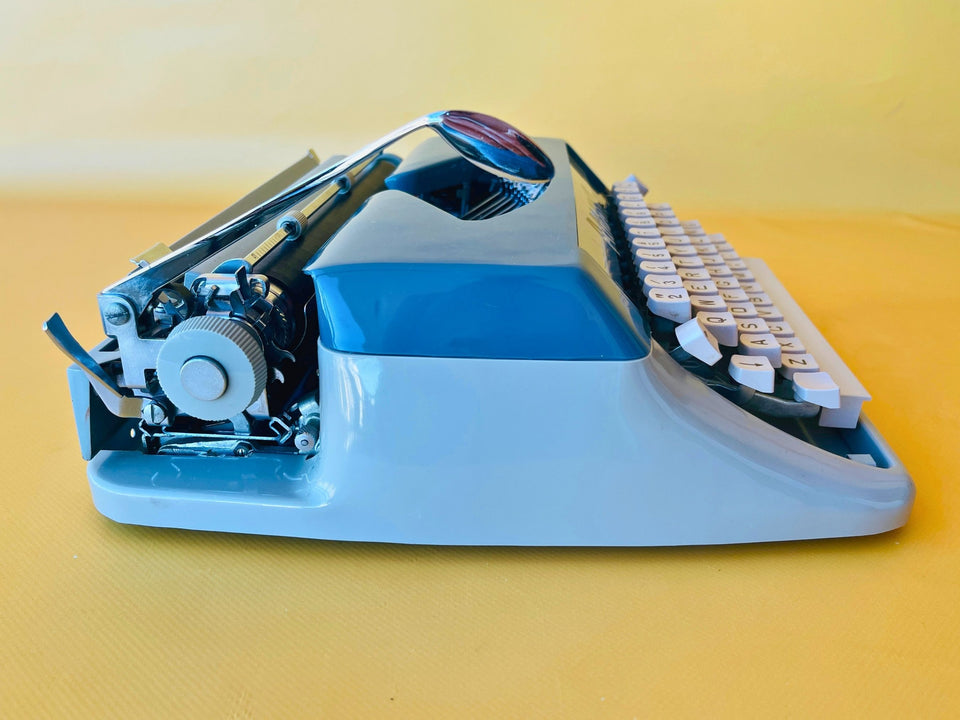 Working Amaya 86 Typewriter | Sleek Black & Grey 1980s Design