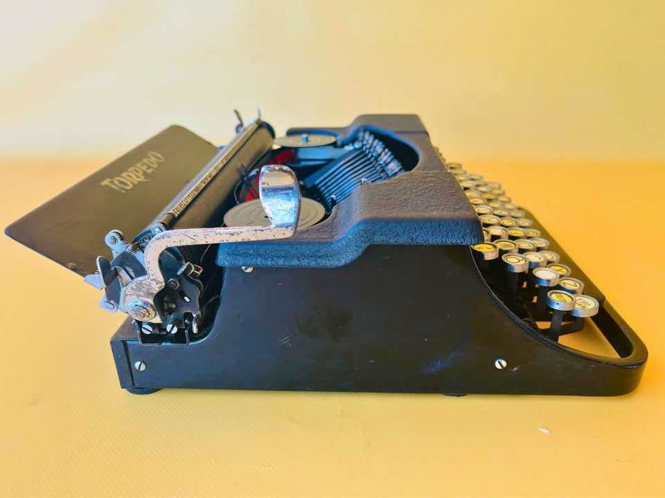 Torpedo Modell 6 | Classic Gloss & Crinkle Black | The Pinnacle of German Mechanical Art