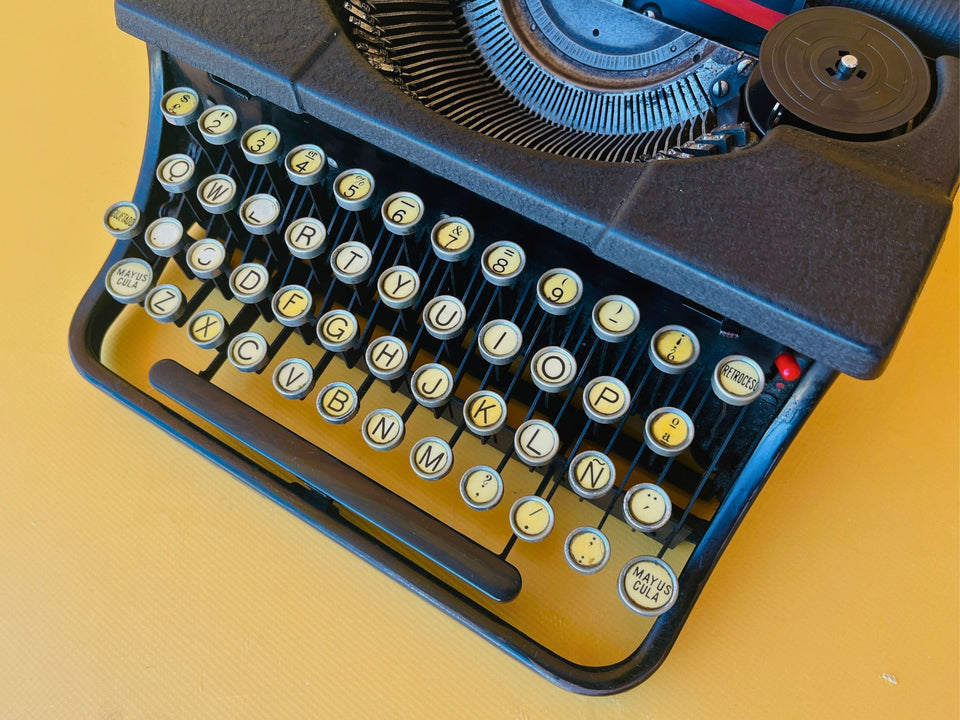 Torpedo Modell 6 | Classic Gloss & Crinkle Black | The Pinnacle of German Mechanical Art