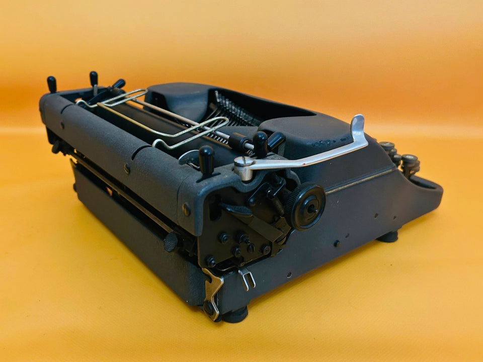 Rheinmetall KST Typewriter | German Engineering | QWERTY Keyboard | Fully Working